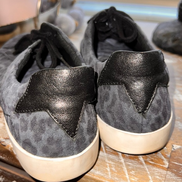 CLOUD Footwear size 40 leather gray cheetah print sneakers good used condition - Picture 13 of 16
